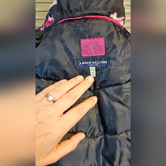 VGC Joules Merriton gilet RRP £55, fits UK size 8-10, quilted floral body warmer - Picture 10 of 16